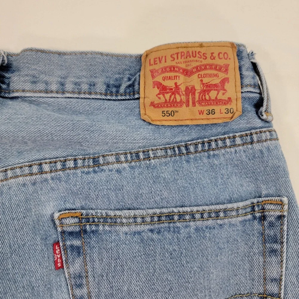 Levis 550 Relaxed Fit Tapered Leg Light Wash Blue Denim Jeans W36 L30 Mens